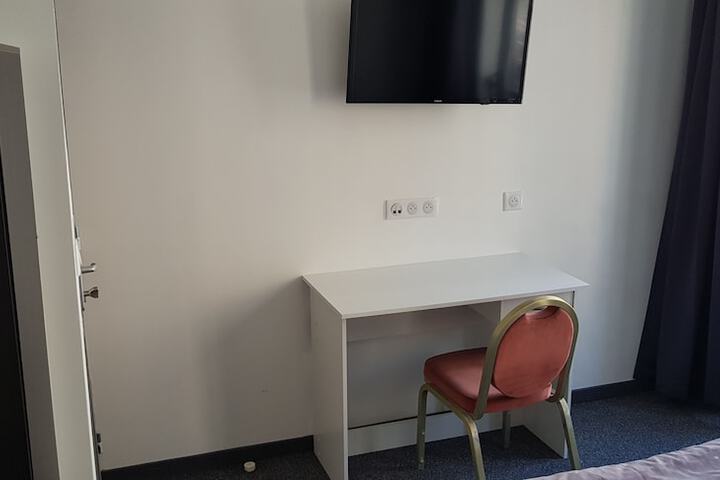 Room 5 of 13