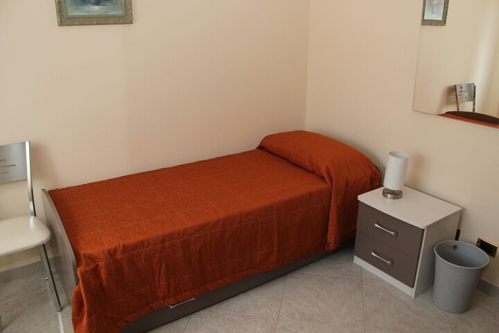 Room 11 of 11