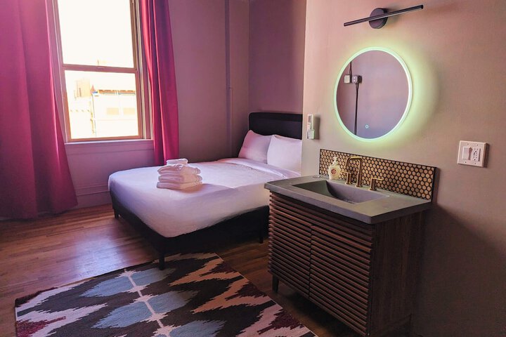 Room 3 of 32
