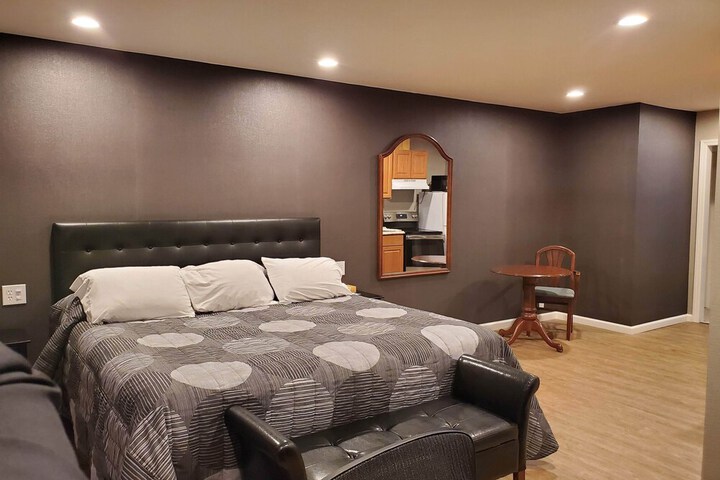 Room 43 of 65