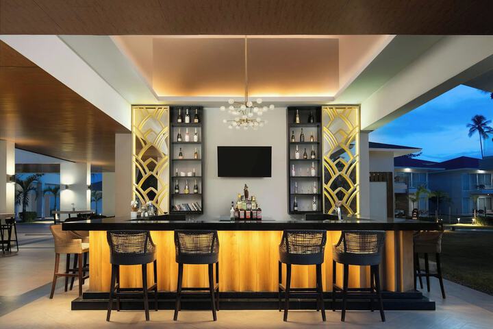 Hotel Interior 4 of 91