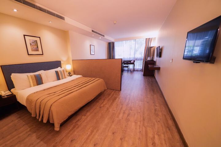 Room 60 of 99