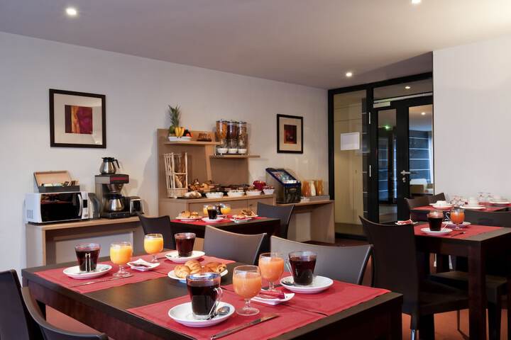 Breakfast area