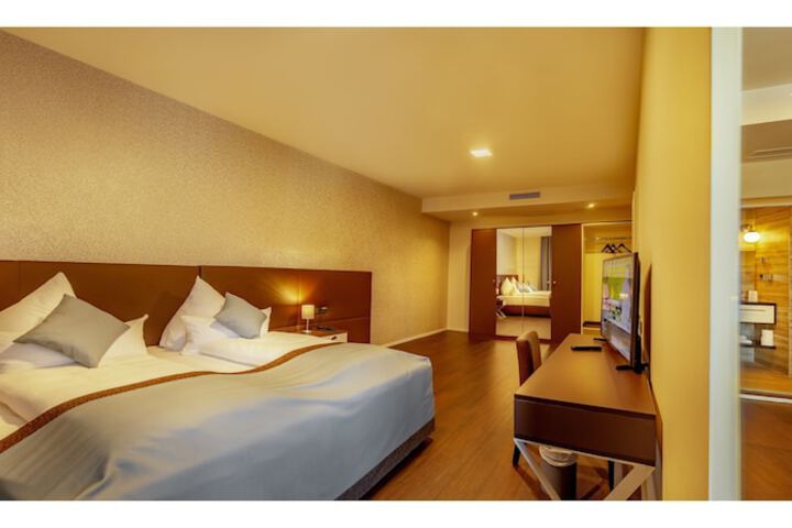 Exterior of Trip Inn Conference Hotel & Suites