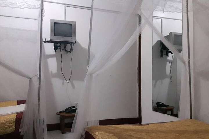 Room 5 of 25