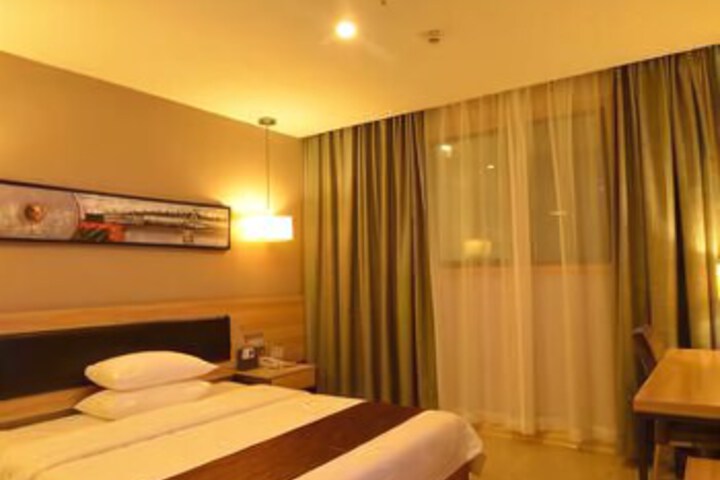 Room 3 of 7
