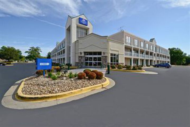Exterior of Americas Best Value Inn & Suites Overland Park / Kansas City