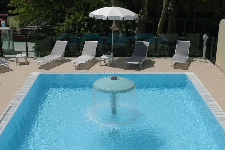 Pool 17 of 52