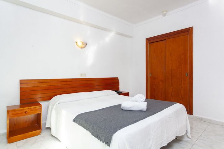 Room 2 of 27
