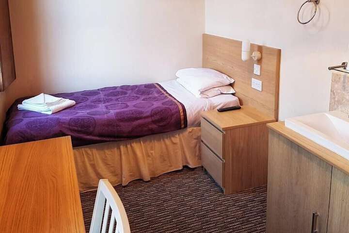 Room 4 of 11