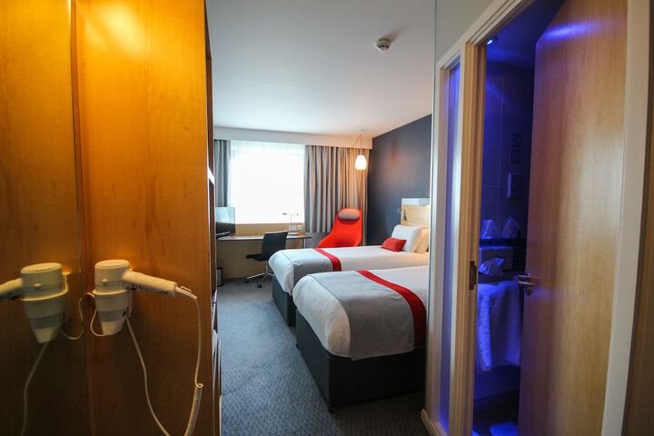 Room 6 of 60