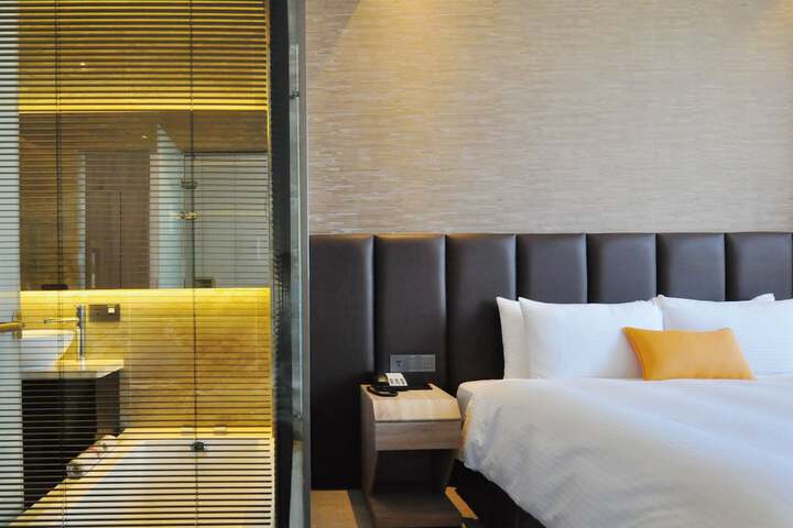 Room 16 of 35