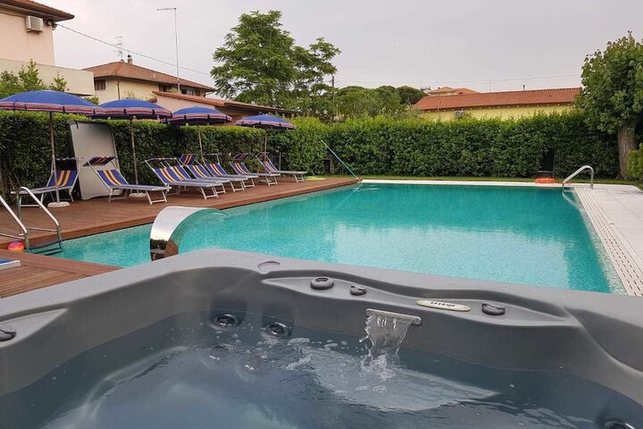 Pool 32 of 51