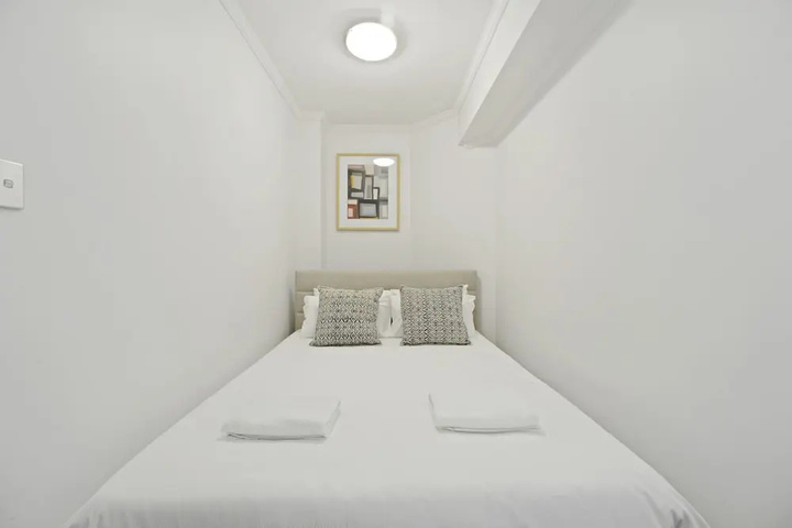 Room 2 of 7