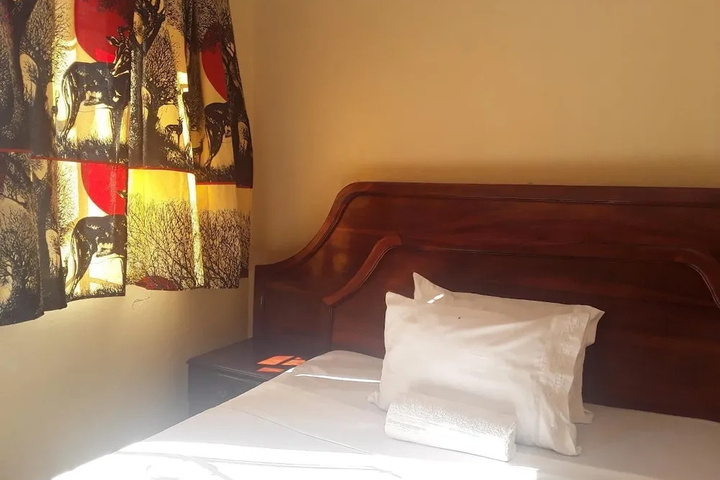 Room 4 of 12