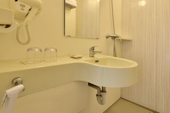 Room 19 of 28