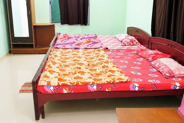 Room 4 of 16