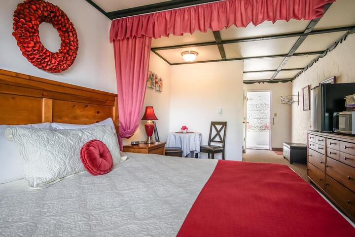 Room 21 of 38