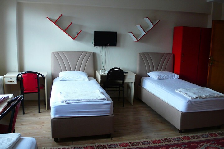 Room 9 of 25