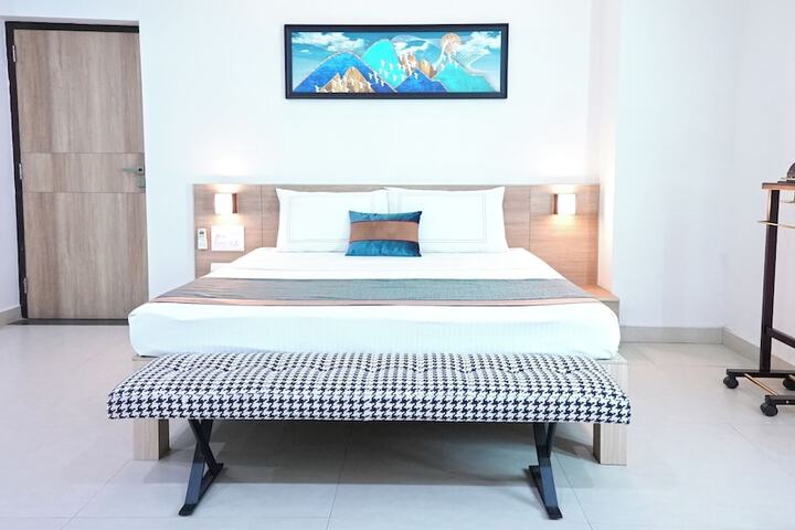 Room 5 of 32