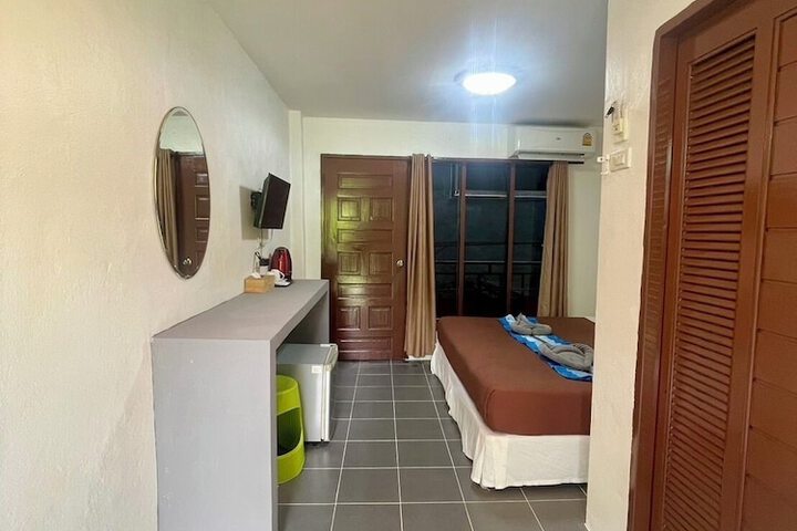 Room 27 of 60