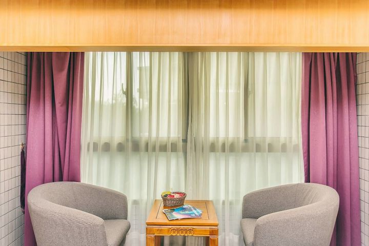 Room 9 of 22