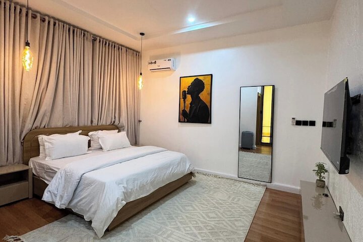 Room 3 of 27