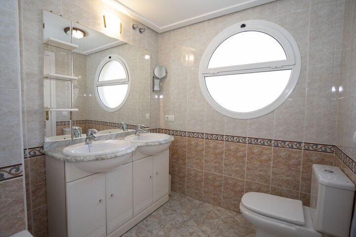 Room 4 of 32