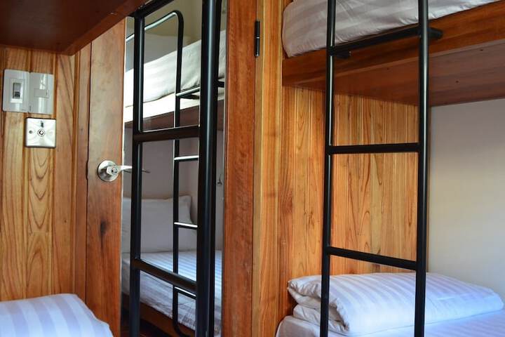 Room 8 of 32