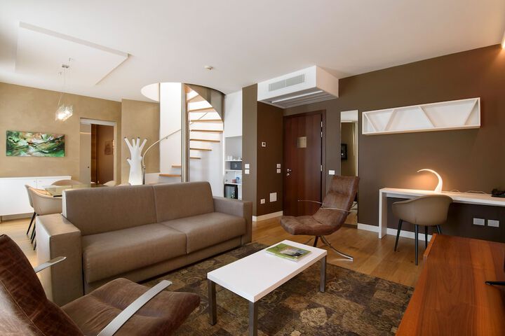 Room 15 of 53