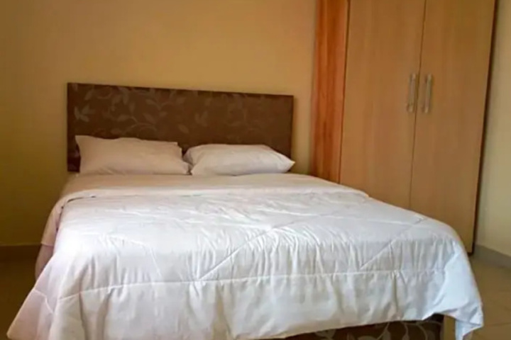 Room 4 of 17