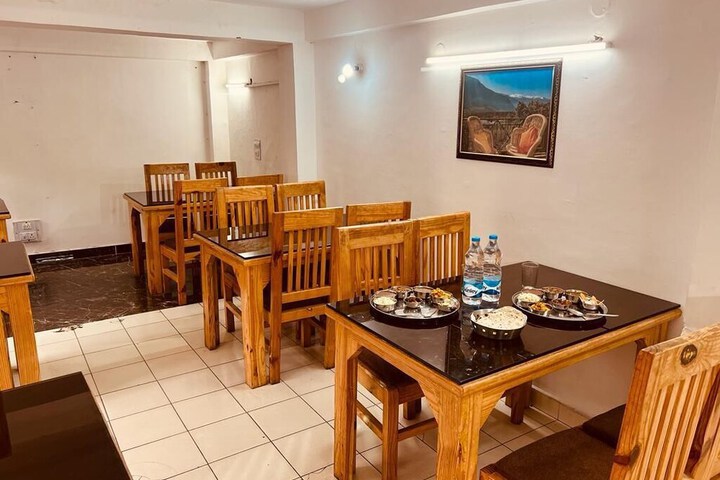 Dining 36 of 37