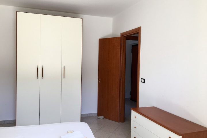 Room 4 of 10