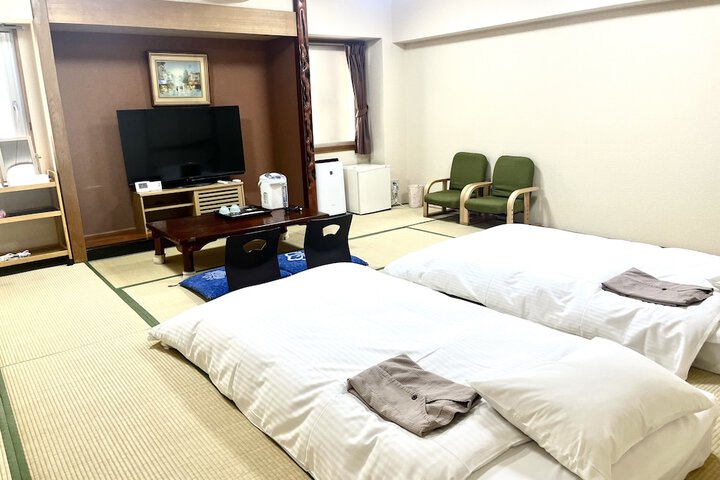 Room 12 of 33