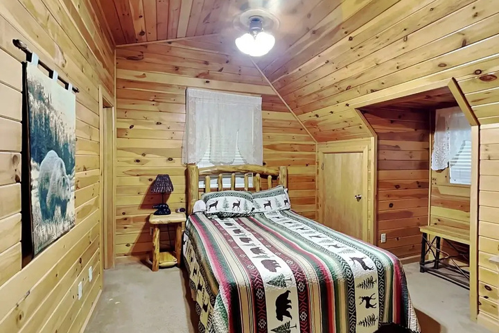 Room 4 of 15