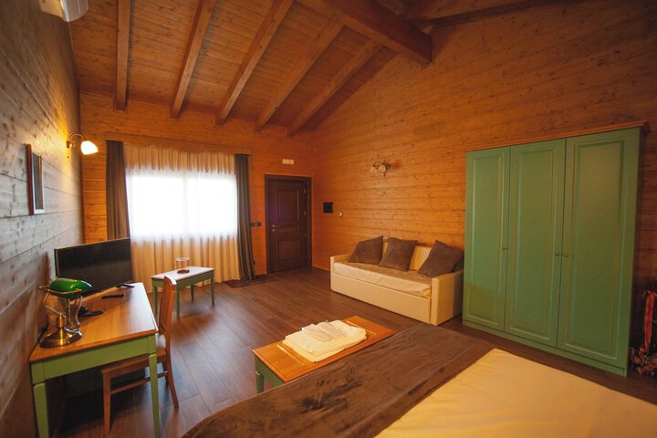 Room 4 of 36