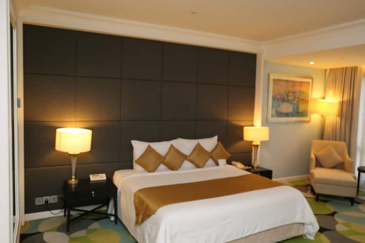 Room 19 of 38