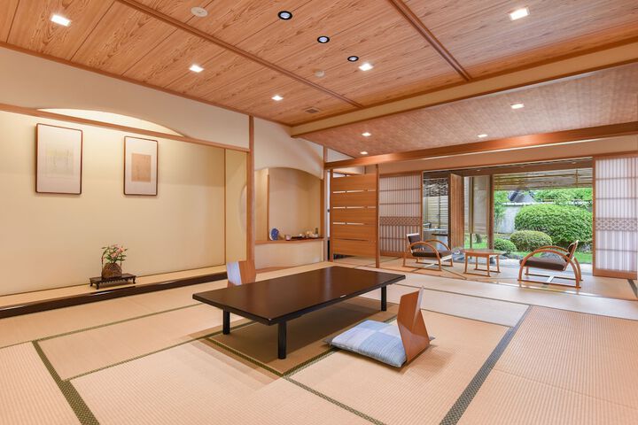 Room 8 of 50