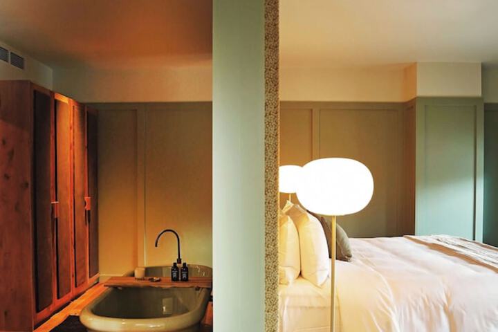 Room 3 of 53