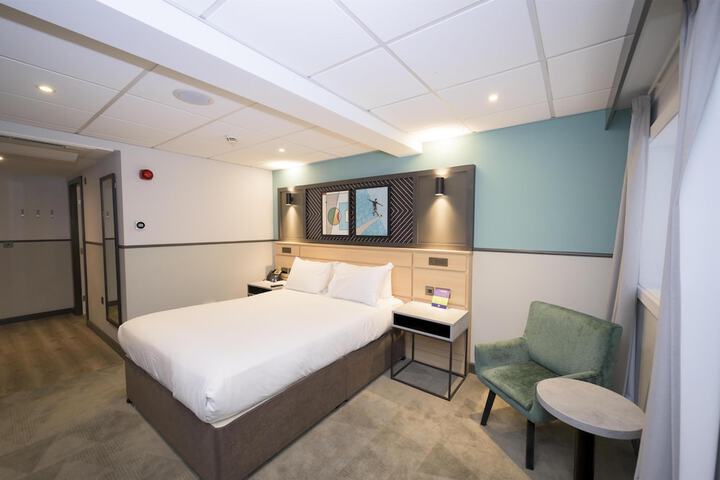 Room 33 of 124