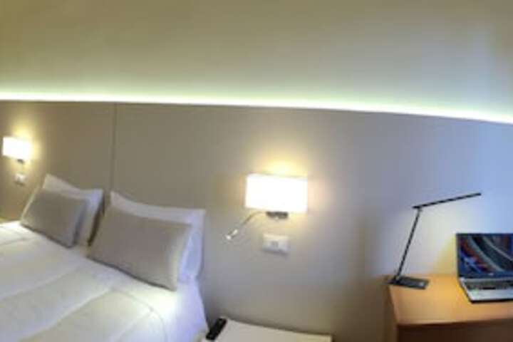 Room 6 of 37