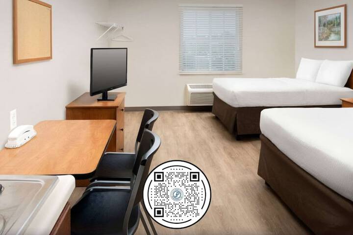 1 Queen Bed (2 of 10)
