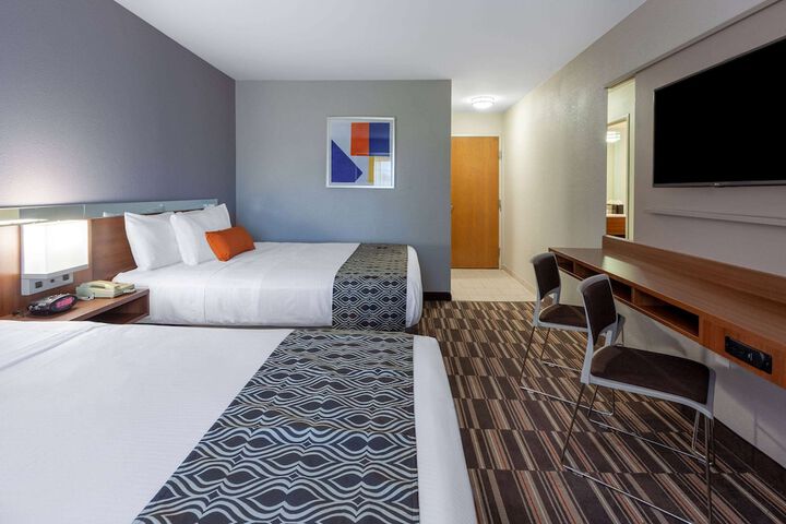 2 Queen Beds (14 of 14)