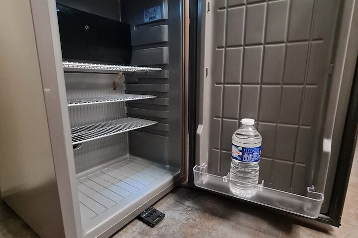 Room 4 of 18