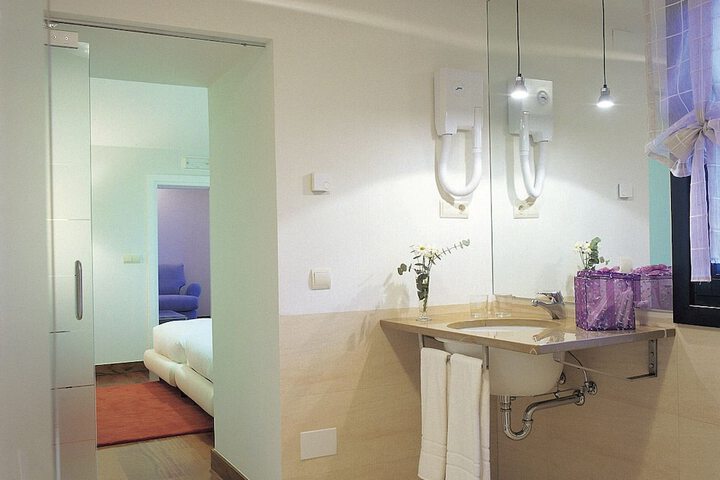 Room 46 of 75