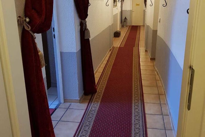 Room 16 of 36