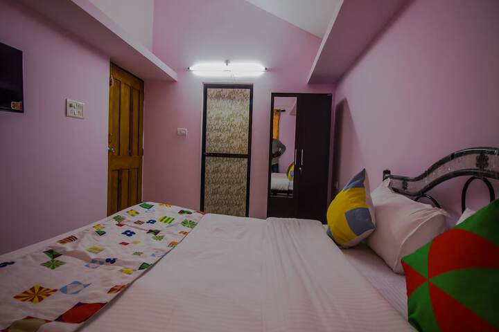 Room 5 of 17