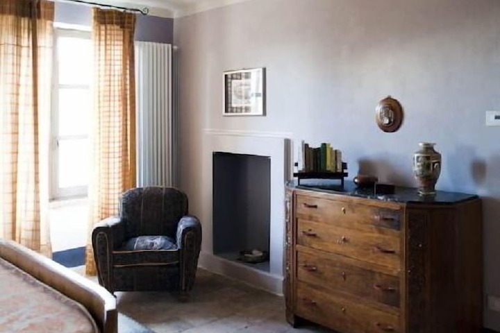Room 4 of 70