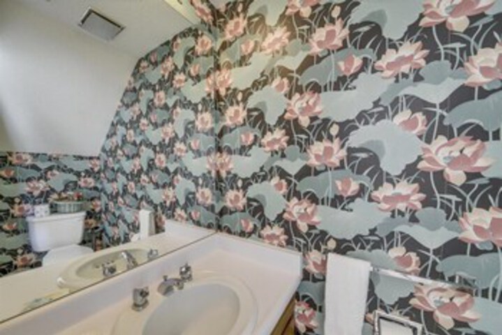 Room 3 of 27