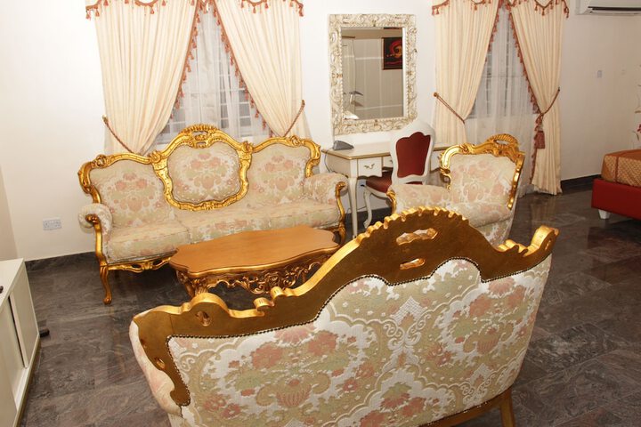Room 16 of 33